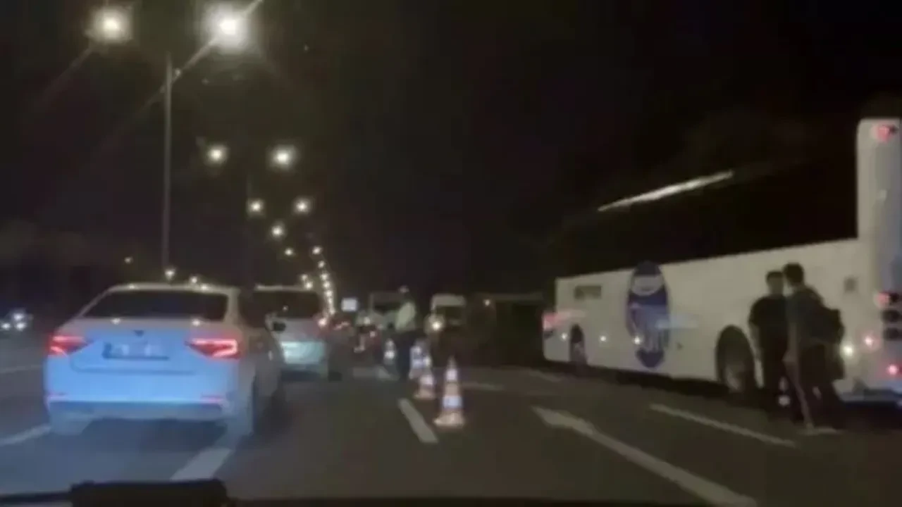 Ankara'da Trafik Kazası: Otobüs ile Kamyonetin Çarpışması Sonucu 6 Kişi Yaralandı