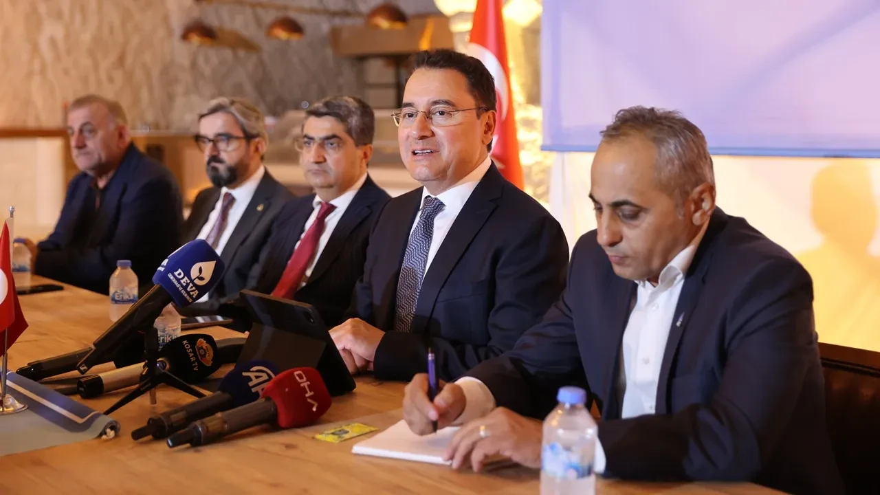 DEVA Partisi Genel Başkanı Ali Babacan: Türkiye'nin Bir Numaralı Problemi Geçim Sıkıntısı