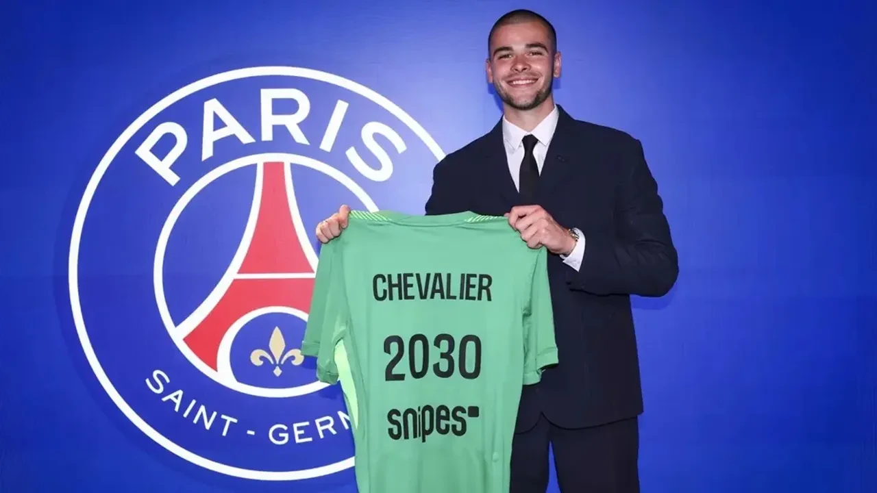 PSG, Kaleci Lucas Chevalier İle 5 Yıllık İmza Attı