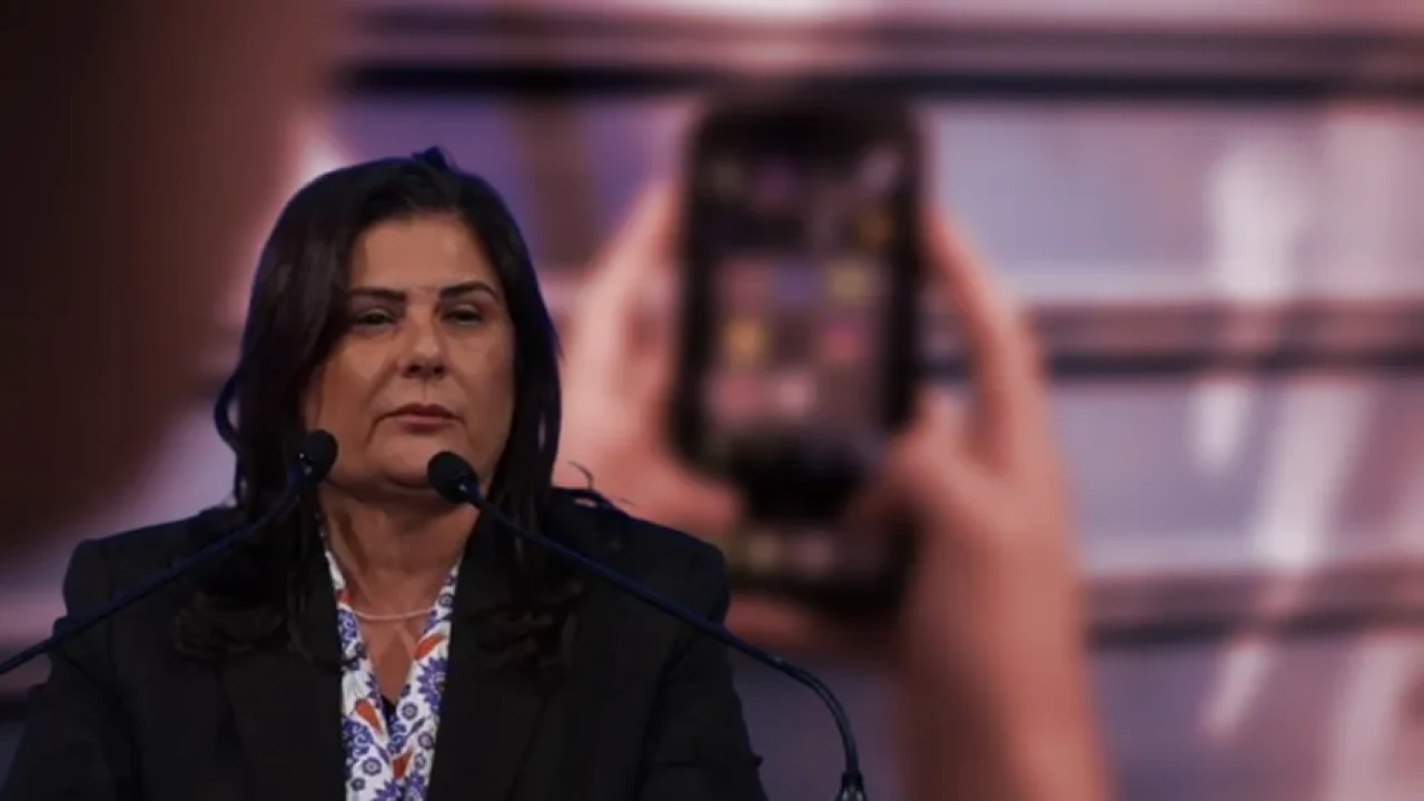 Özlem Çerçioğlu Sosyal Medya Hesaplarından CHP'lileri Takip Etmekten Çıktı