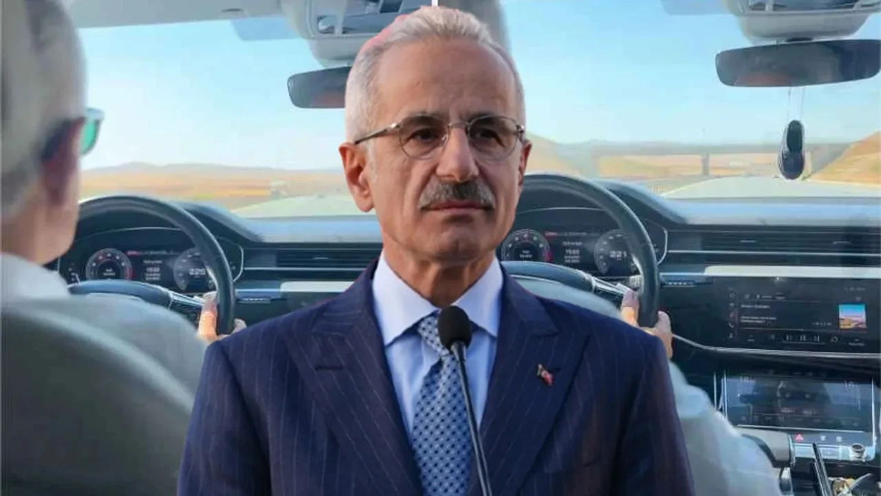 Bakan Abdulkadir Uraloğlu Otobanda 225 KM Hız Yaptı: Tepkiler Sonrası Ceza Yedi