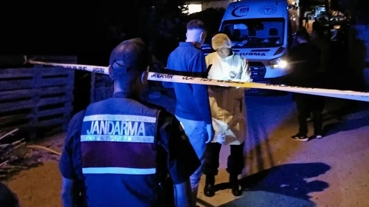 Kırşehir'de Trajedi: Tartıştığı Anne Ve Babasını Öldürdü, 2 Akrabasını Yaraladı