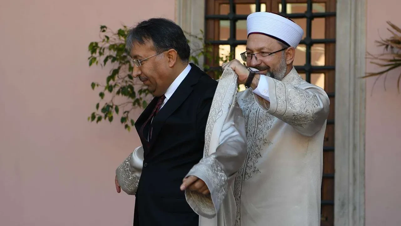 Diyanet İşleri Başkanlığı’nda Görev Değişimi: Ali Erbaş’ın Yerine Prof. Dr. Safi Arpaguş Atandı