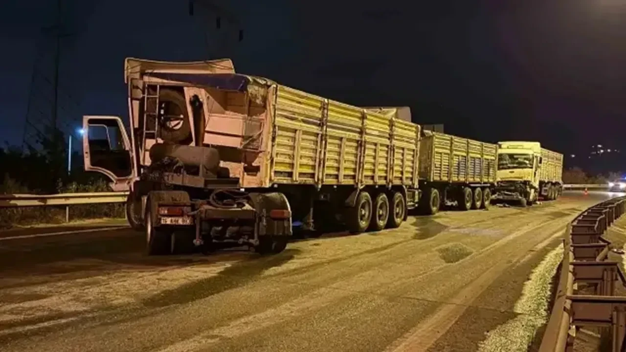 Hatay'da Zincirleme Trafik Kazasında 1 Kişi Yaralandı