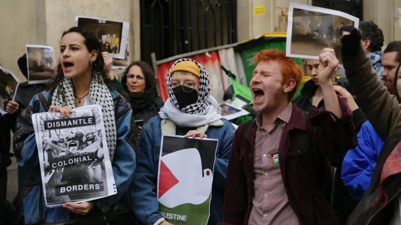 New York'ta Netanyahu'nun BM Ziyareti Protesto Edildi