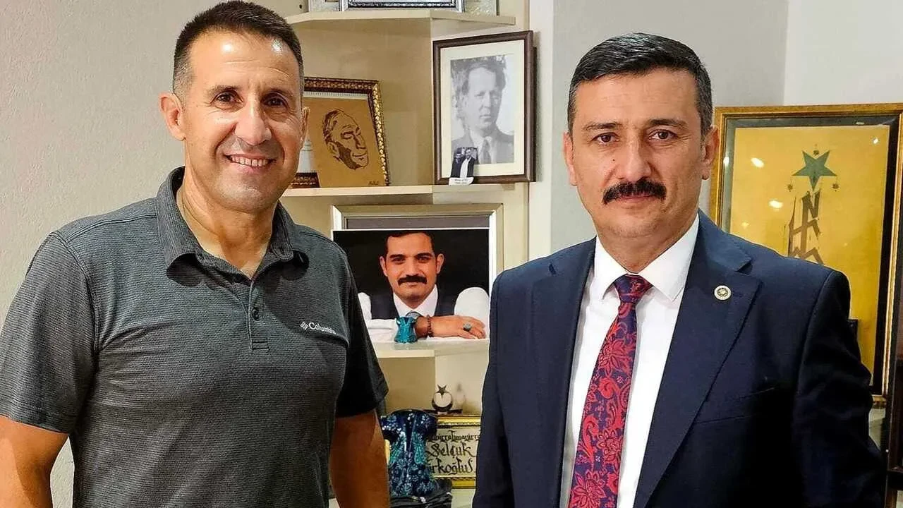 İYİ Parti Bursa Milletvekili Selçuk Türkoğlu’ndan Ülkü Ocakları İl Başkanına Tepki Albay Özeller’e Destek