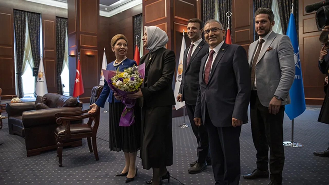 AK Parti'nin Bayramlaşacağı Partiler Belli Oldu: Listede 16 Siyasi Parti Var