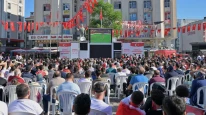 Esenyurt’ta Dünya Kupası Coşkusu: Vatandaşlar Milli Takım İçin Meydanı Doldurdu