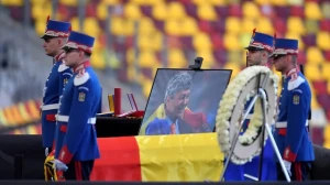 Mircea Lucescu İçin İlk Tören Stadta Düzenlendi