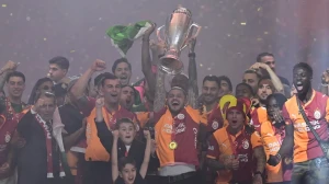 Galatasaray Kupasını Kaldırdı