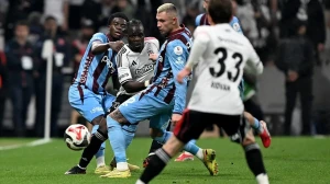 Trabzonspor, Beşiktaş'ı 2-1 Mağlup Etti