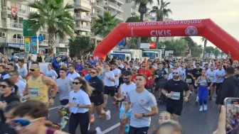 İzmir’de “Ata’dan Ana’ya Saygı Koşusu” Gerçekleştirildi