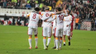 Galatasaray 4-1'lik Galibiyetle Zirveye Devam