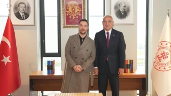 Sanatçı Sinan Akçıl, Bakan Ersoy'u Ziyaret Etti