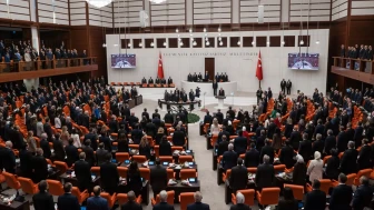 Yeni Parti Grubu Genel Kurulu Terk Etti
