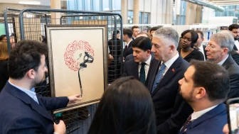 Hâne İslam Sanatları Sergisi Paris’te Sanatseverlere Sunuldu