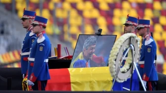 Mircea Lucescu İçin İlk Tören Stadta Düzenlendi
