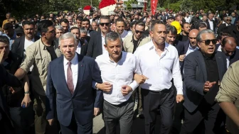 Özgür Özel ve Ekibi İYİ Parti'ye Geçiş Yapacak