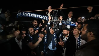 Erzurumspor Başarısını İstanbul Boğazı'nda Kutladı