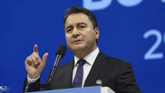 Ali Babacan: Düz Yolda Otobüs Deviren Ülke Gibiyiz