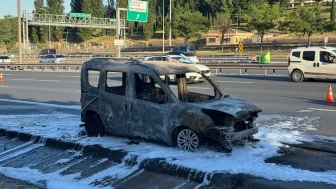 Esenyurt'ta Seyir Halindeki Araç Alev Topuna Döndü