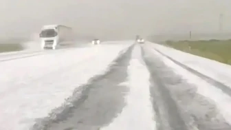 Dolu ve Fırtına Etkili Oldu! Beyaza Büründü