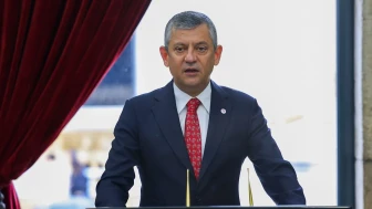 Özgür Özel Yeni Parti Kurmaylarıyla Anıtkabir'i Ziyaret Etti