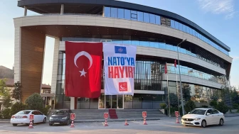 Saadet Partisi'nden “NATO'ya Hayır” Pankartı