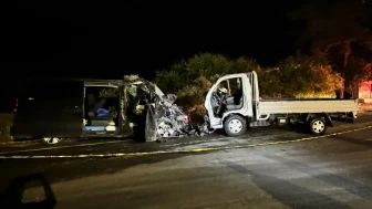 Bayburt'ta Kamyonetle Hafif Ticari Aracın Çarpıştığı Kazada 8 Kişi Yaralandı
