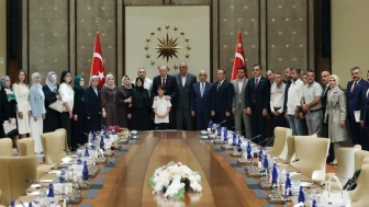 Erdoğan, Okul Saldırısında Ölen Öğrencilerin Ailelerini Ağırladı