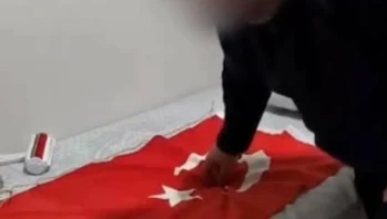 Türk Bayrağına Hakaret Eden Öğretmen Gözaltına Alındı