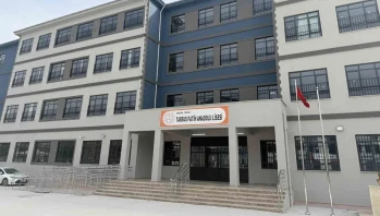 Faciadan Dönüldü! Okulda Tabanca İle Yakalandı