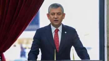 Özgür Özel Yeni Parti Kurmaylarıyla Anıtkabir'i Ziyaret Etti
