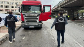 Uşak'ta Tırın Çarptığı Yaya Hastanede Öldü