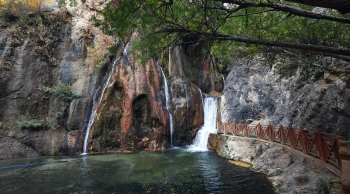 Günpınar Şelalesi Renk Cümbüşüne Dönüştü