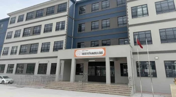 Faciadan Dönüldü! Okulda Tabanca İle Yakalandı