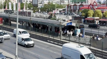 Metrobüste Yan Bakma Tartışma Kanlı Bitti