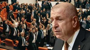 Ümit Özdağ'dan Zafer İşareti Tepkisi