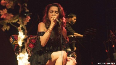 Ünlü şarkıcı Ceylan Ertem deprem korkusuna köye taşındı!