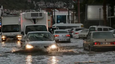 Son Dakika: Meteoroloji'den yeni uyarı geldi: 13 il için kuvvetli yağış! Ani sel ve su baskınlarına dikkat..