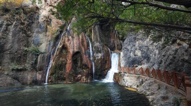 Günpınar Şelalesi Renk Cümbüşüne Dönüştü