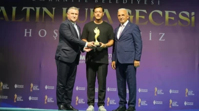 Mesut Özil’e ‘Yılın Spor İnsanı’ Ödülü Verildi
