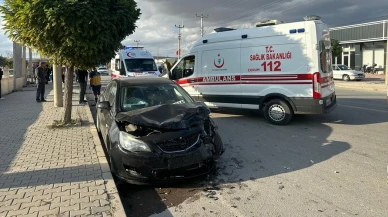 Çorum'da Hafif Ticari Araç İle Otomobil Çarpıştı, 3 Kişi Yaralandı