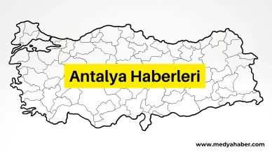 Antalya'da Tır ve İki Minibüs Çarpıştı
