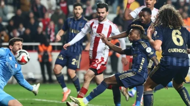 Fenerbahçe Antalya'da Puanları Paylaştı