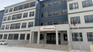 Faciadan Dönüldü! Okulda Tabanca İle Yakalandı