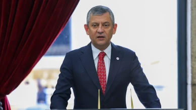 Özgür Özel Yeni Parti Kurmaylarıyla Anıtkabir'i Ziyaret Etti