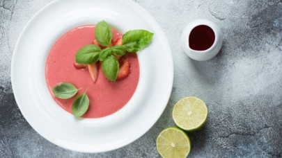 Polonya usulü Çilek Çorbası nasıl yapılır,  hangi malzemeler kullanılıyor? Çilek Çorbası tarifi..