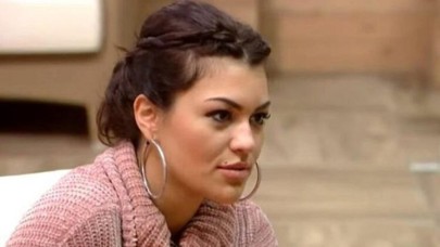 Kısmetse Olur'un medyatik yarışmacısı Cansel Çördük,  erotik pozları ile şaşkınlık yarattı! Çördük,  transparan iç çamaşırının içine...