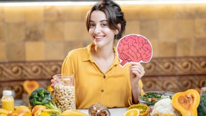 Bu besinleri yiyenler bebekliğini bile hatırlıyor Beyin ve hafızayı çalıştıran güçlendiren besinler hangileri